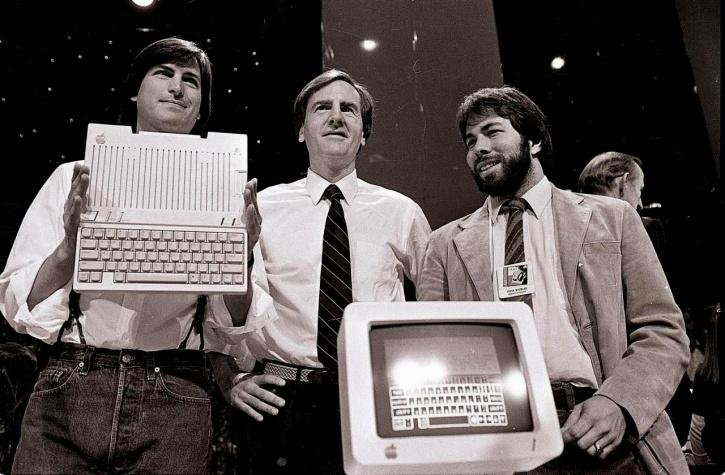 029-steve-jobs-theredlist_1460792421_725x725.jpg