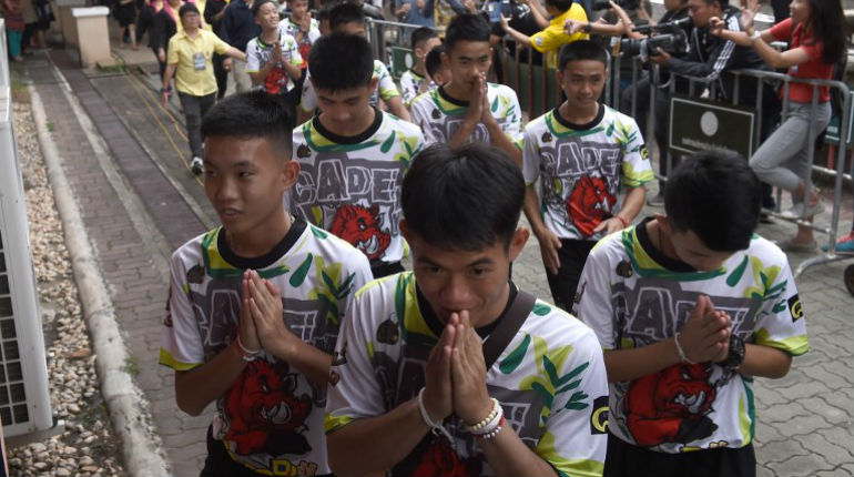 thai-boys-namaste-AFP.jpg
